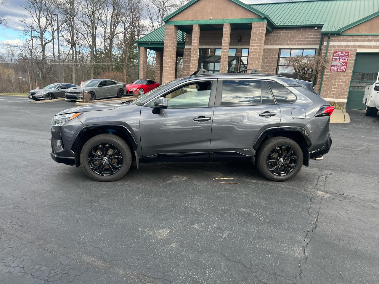 Toyota RAV4 Hybrid SE AWD (Natl) 2022