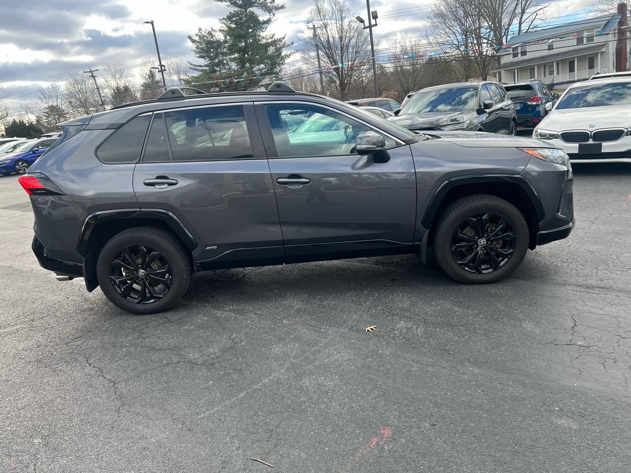 Toyota RAV4 Hybrid SE AWD (Natl) 2022