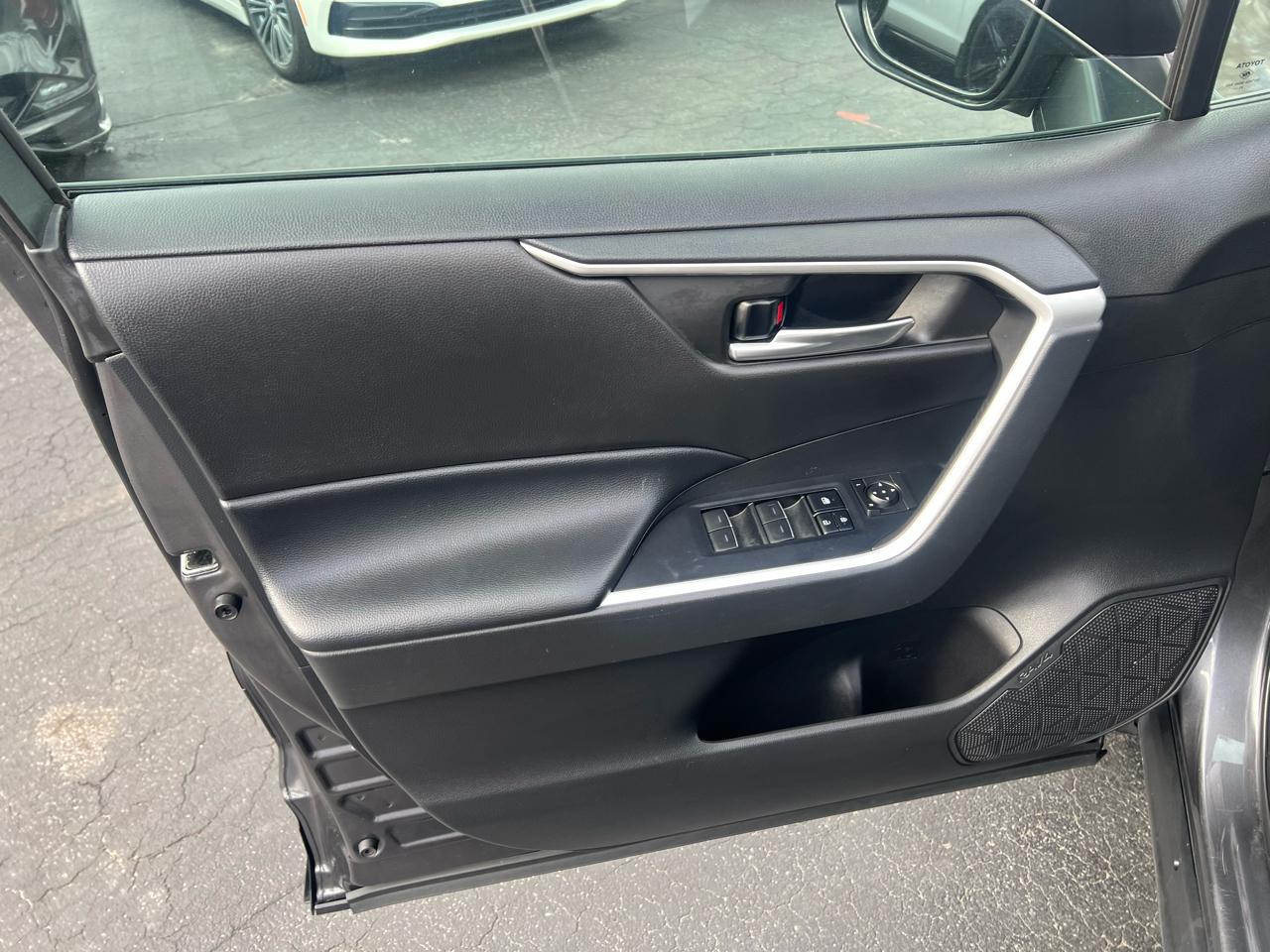 Toyota RAV4 Hybrid SE AWD (Natl) 2022