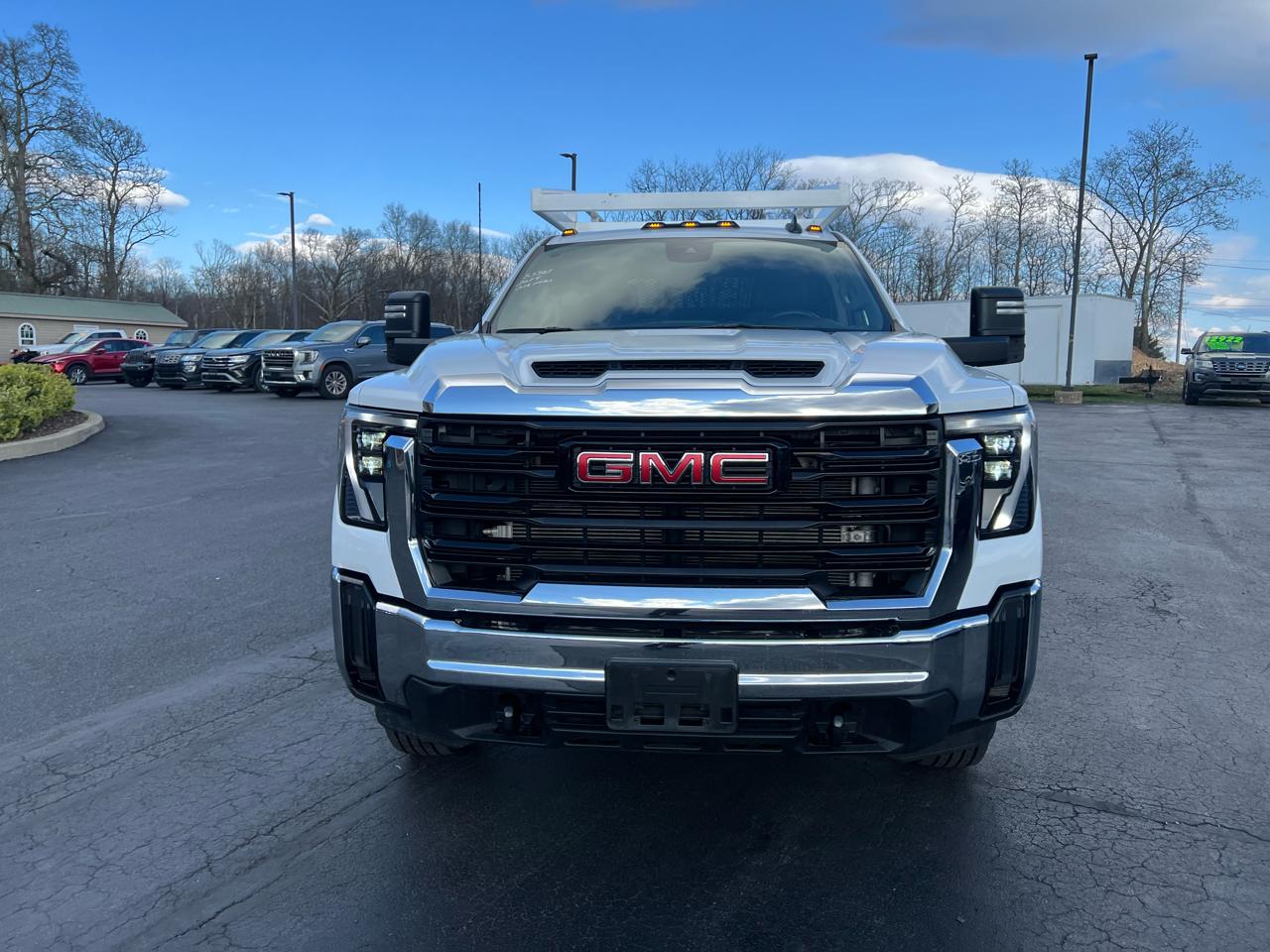GMC Sierra 3500HD CC 4WD Crew Cab 177" WB, 60" CA Pro 2024