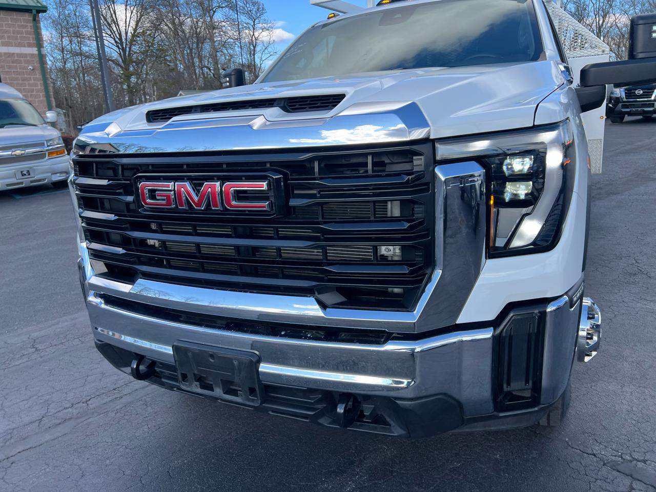 GMC Sierra 3500HD CC 4WD Crew Cab 177" WB, 60" CA Pro 2024