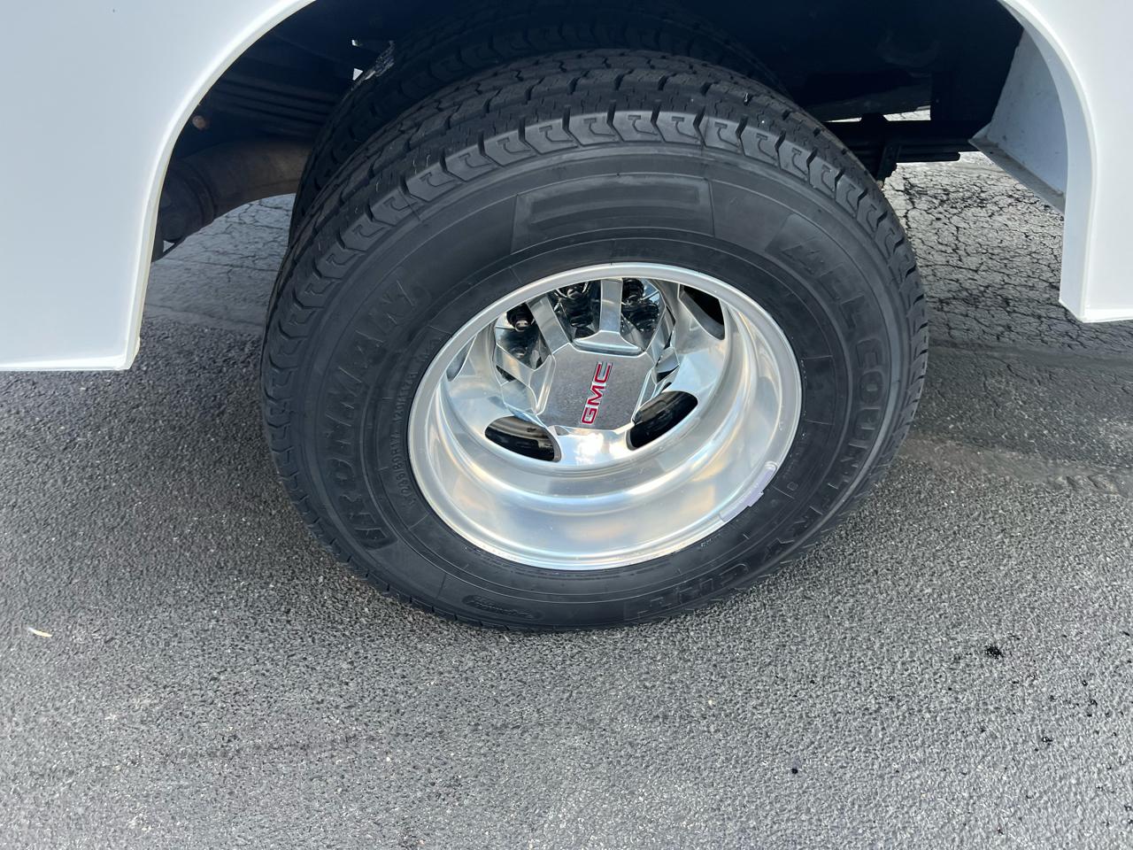 GMC Sierra 3500HD CC 4WD Crew Cab 177" WB, 60" CA Pro 2024