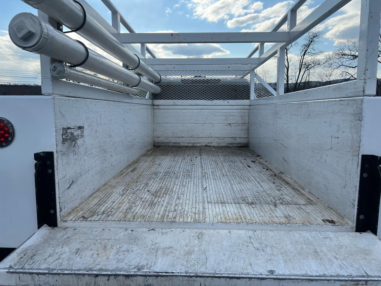 GMC Sierra 3500HD CC 4WD Crew Cab 177" WB, 60" CA Pro 2024