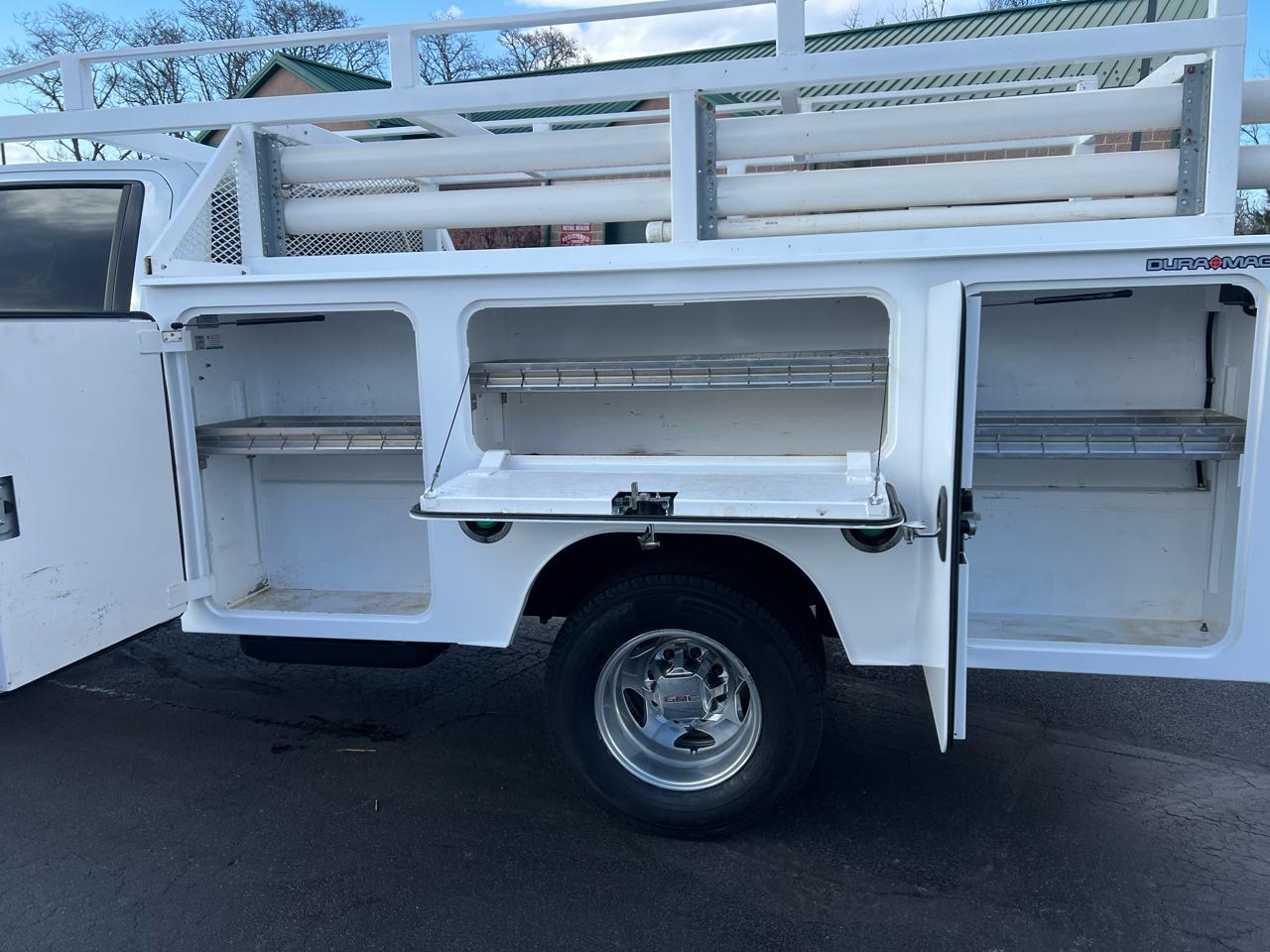 GMC Sierra 3500HD CC 4WD Crew Cab 177" WB, 60" CA Pro 2024