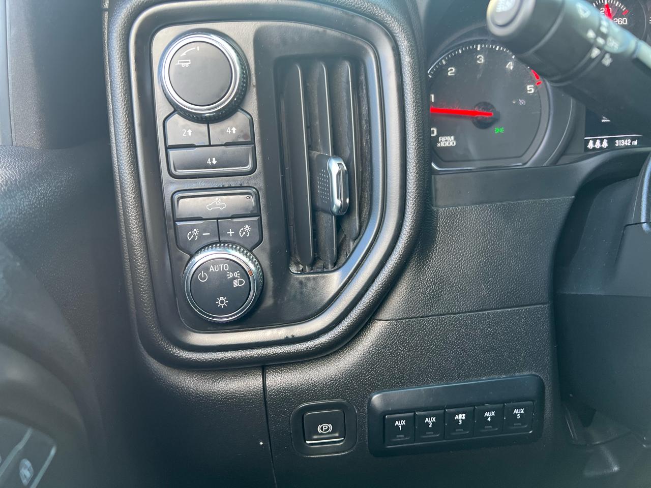 GMC Sierra 3500HD CC 4WD Crew Cab 177" WB, 60" CA Pro 2024