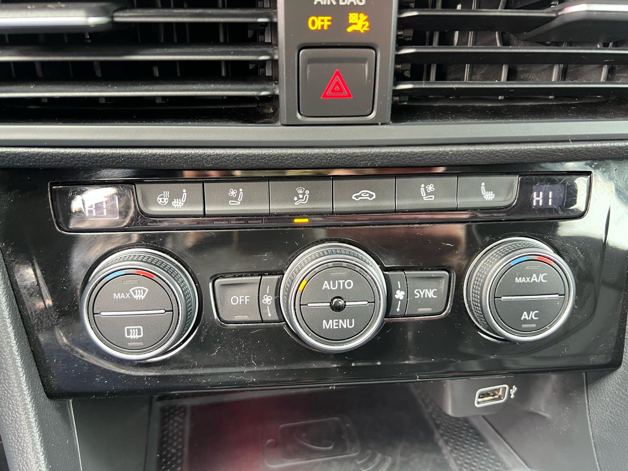 Volkswagen Jetta SEL Premium Auto w/ULEV 2020