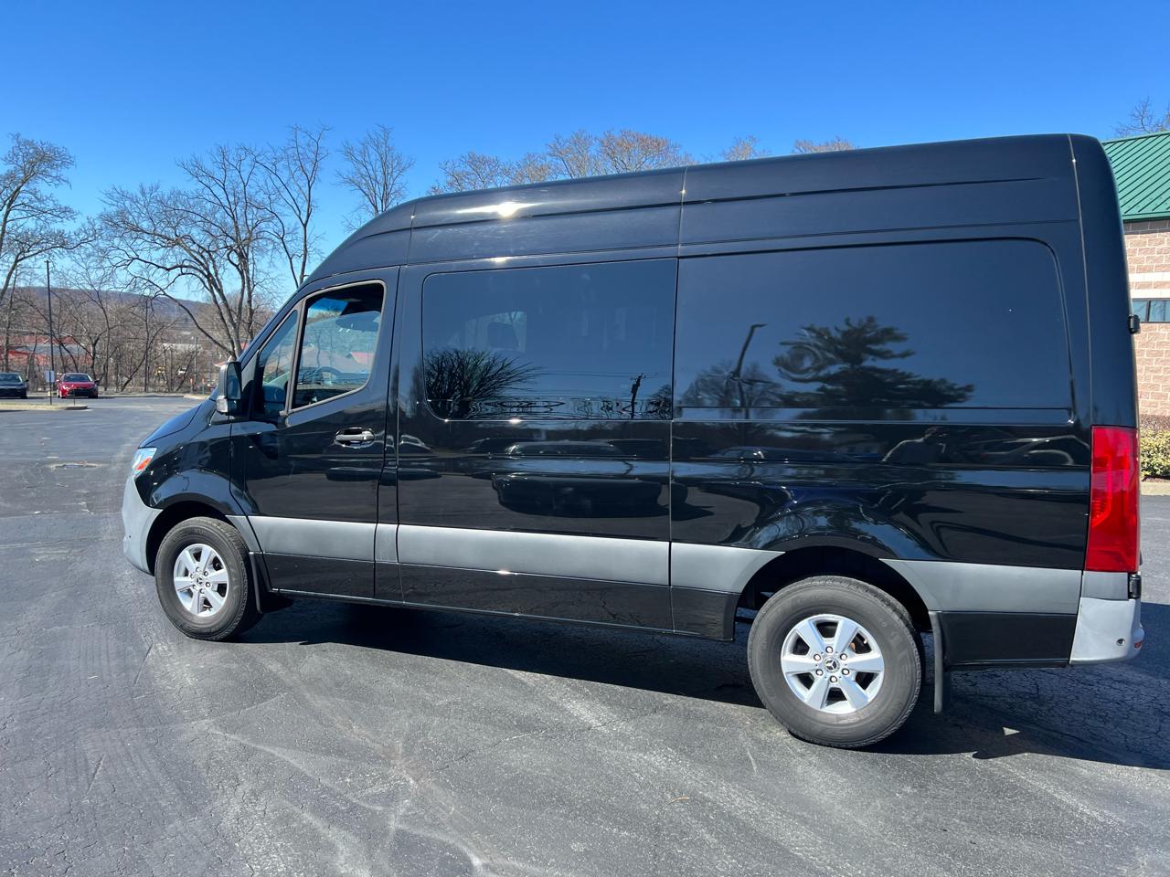 Mercedes-Benz Sprinter Crew Van 2500 Standard Roof V6 144" RWD 2021