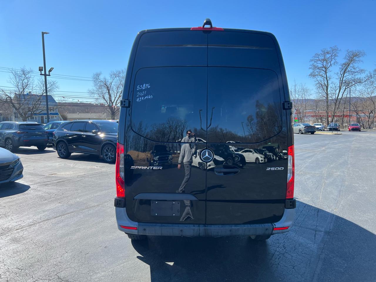 Mercedes-Benz Sprinter Crew Van 2500 Standard Roof V6 144" RWD 2021