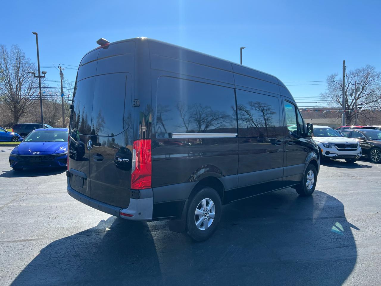 Mercedes-Benz Sprinter Crew Van 2500 Standard Roof V6 144" RWD 2021