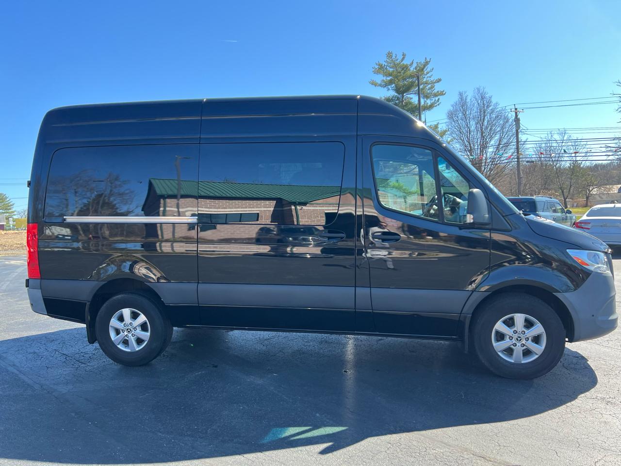 Mercedes-Benz Sprinter Crew Van 2500 Standard Roof V6 144" RWD 2021