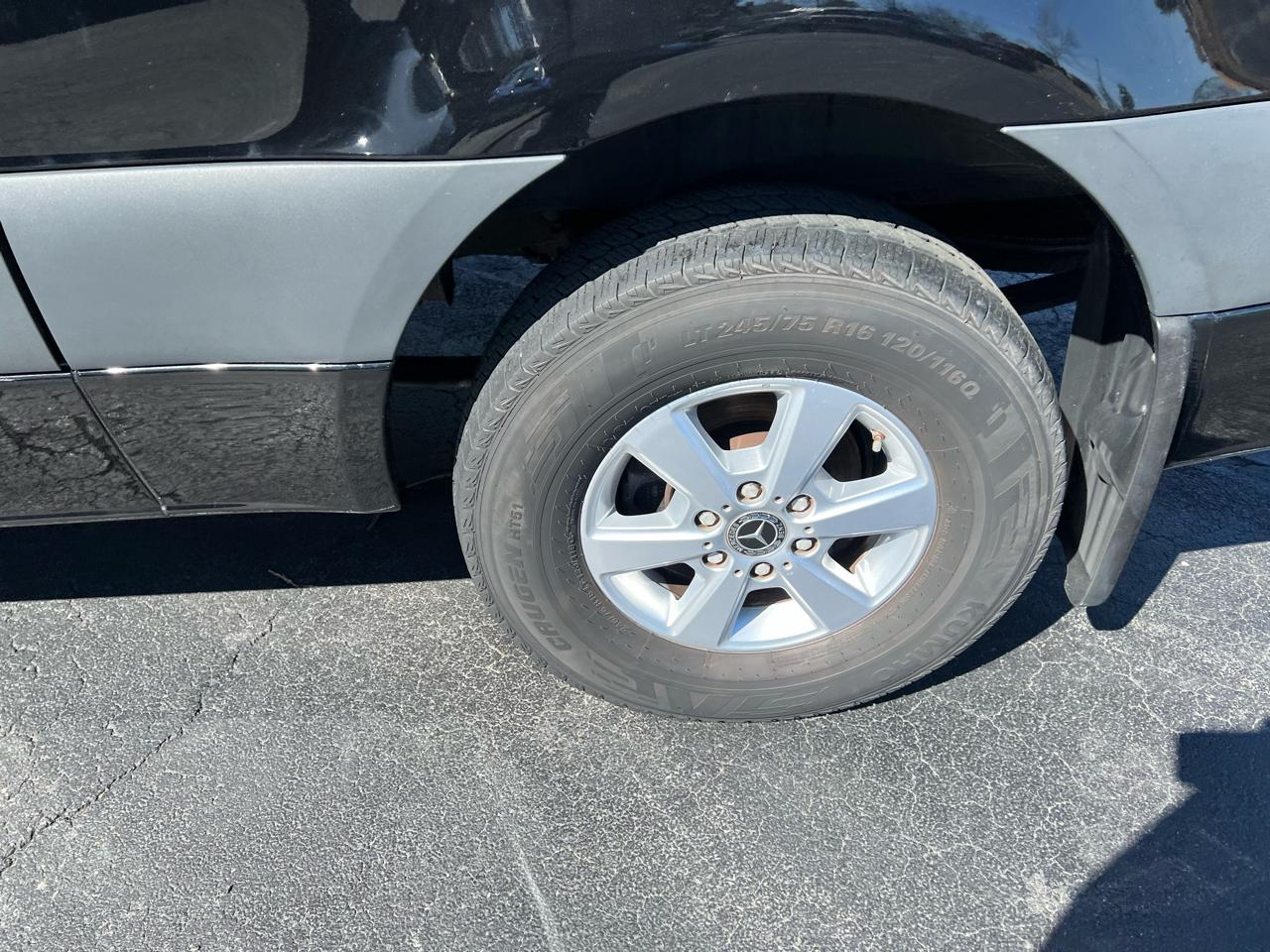 Mercedes-Benz Sprinter Crew Van 2500 Standard Roof V6 144" RWD 2021