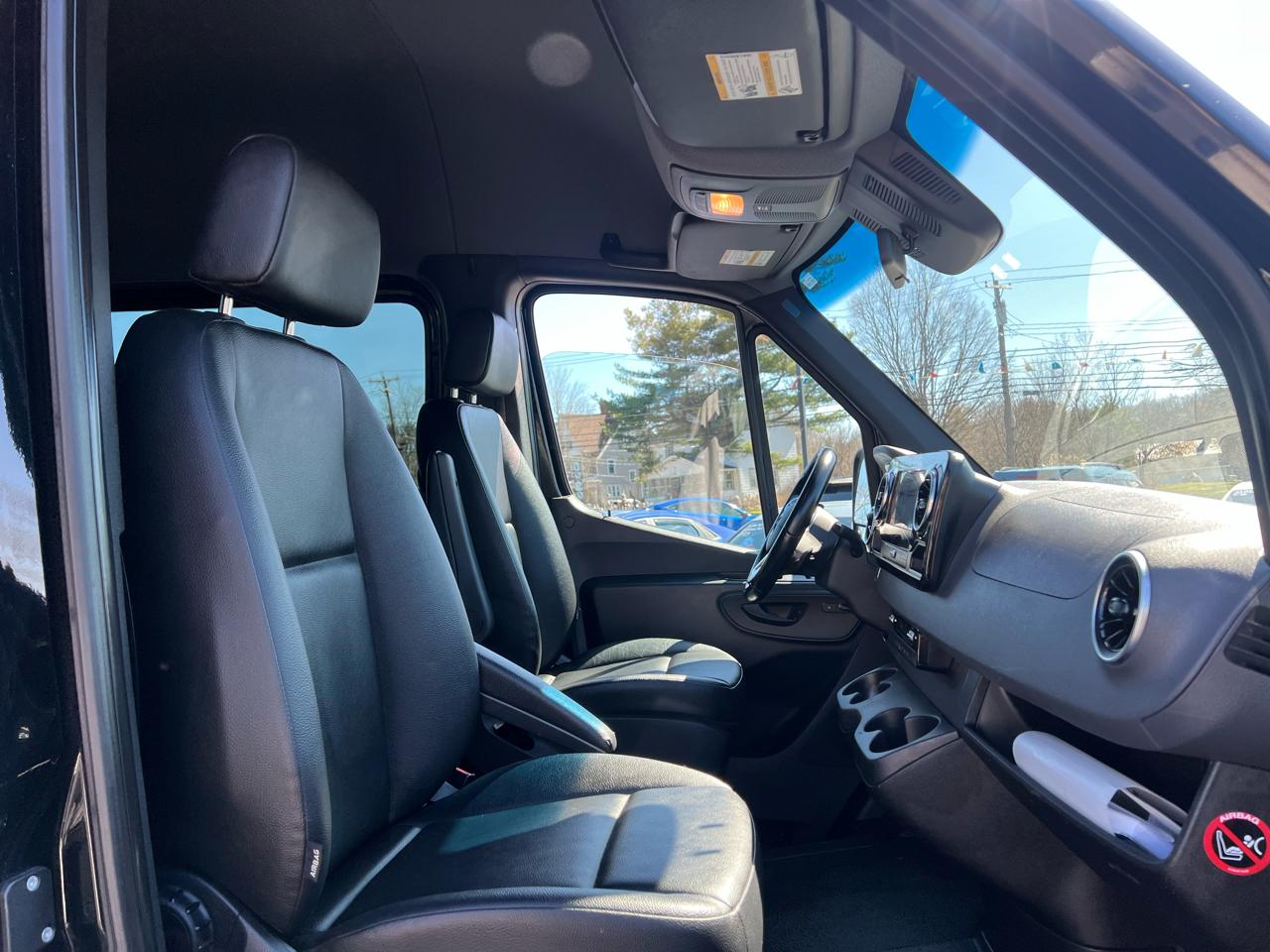 Mercedes-Benz Sprinter Crew Van 2500 Standard Roof V6 144" RWD 2021