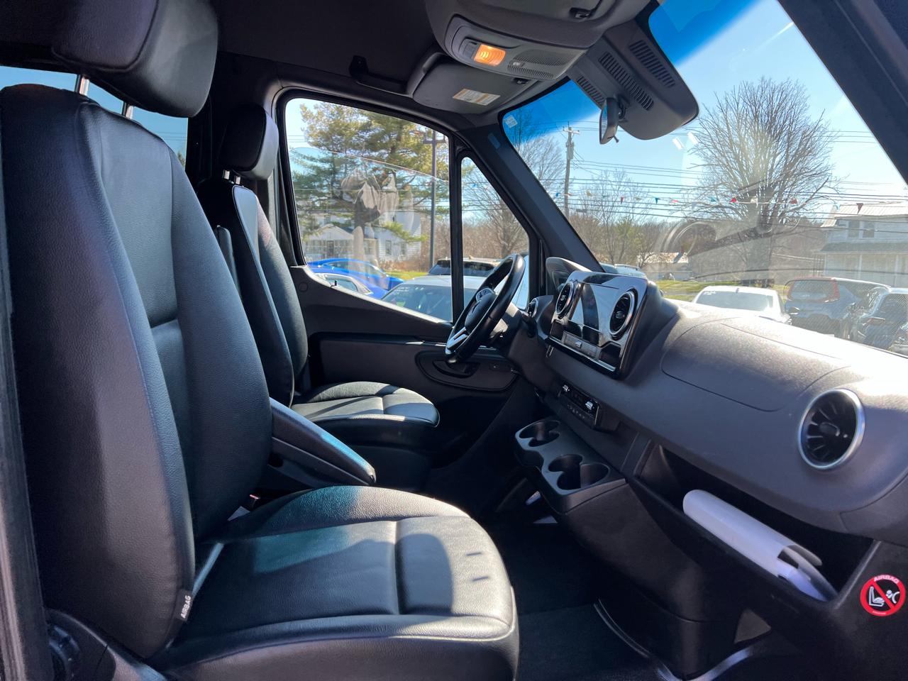 Mercedes-Benz Sprinter Crew Van 2500 Standard Roof V6 144" RWD 2021