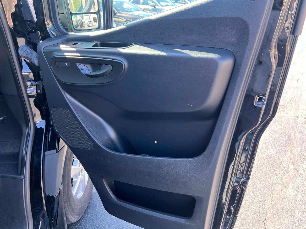 Mercedes-Benz Sprinter Crew Van 2500 Standard Roof V6 144" RWD 2021