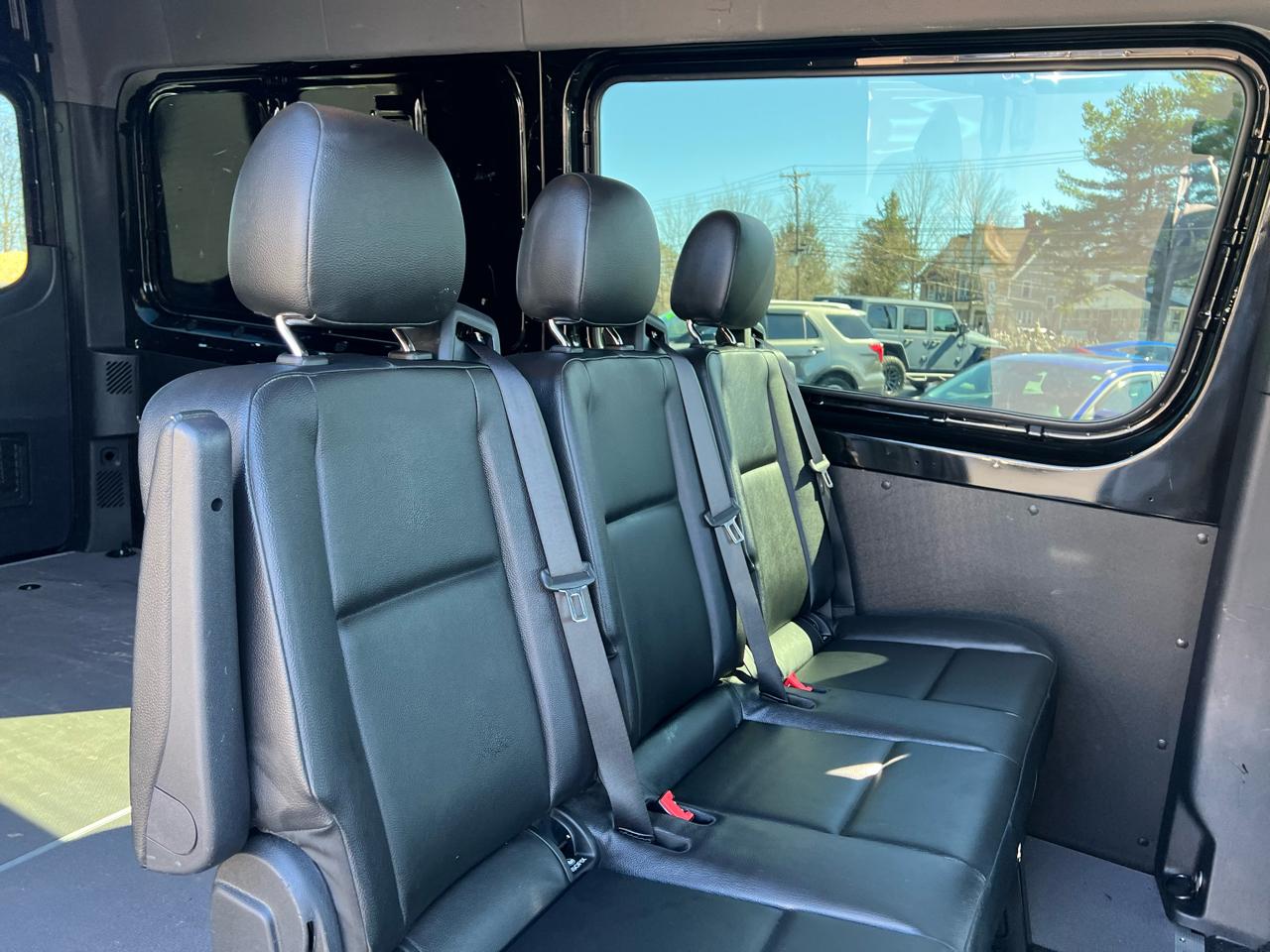 Mercedes-Benz Sprinter Crew Van 2500 Standard Roof V6 144" RWD 2021