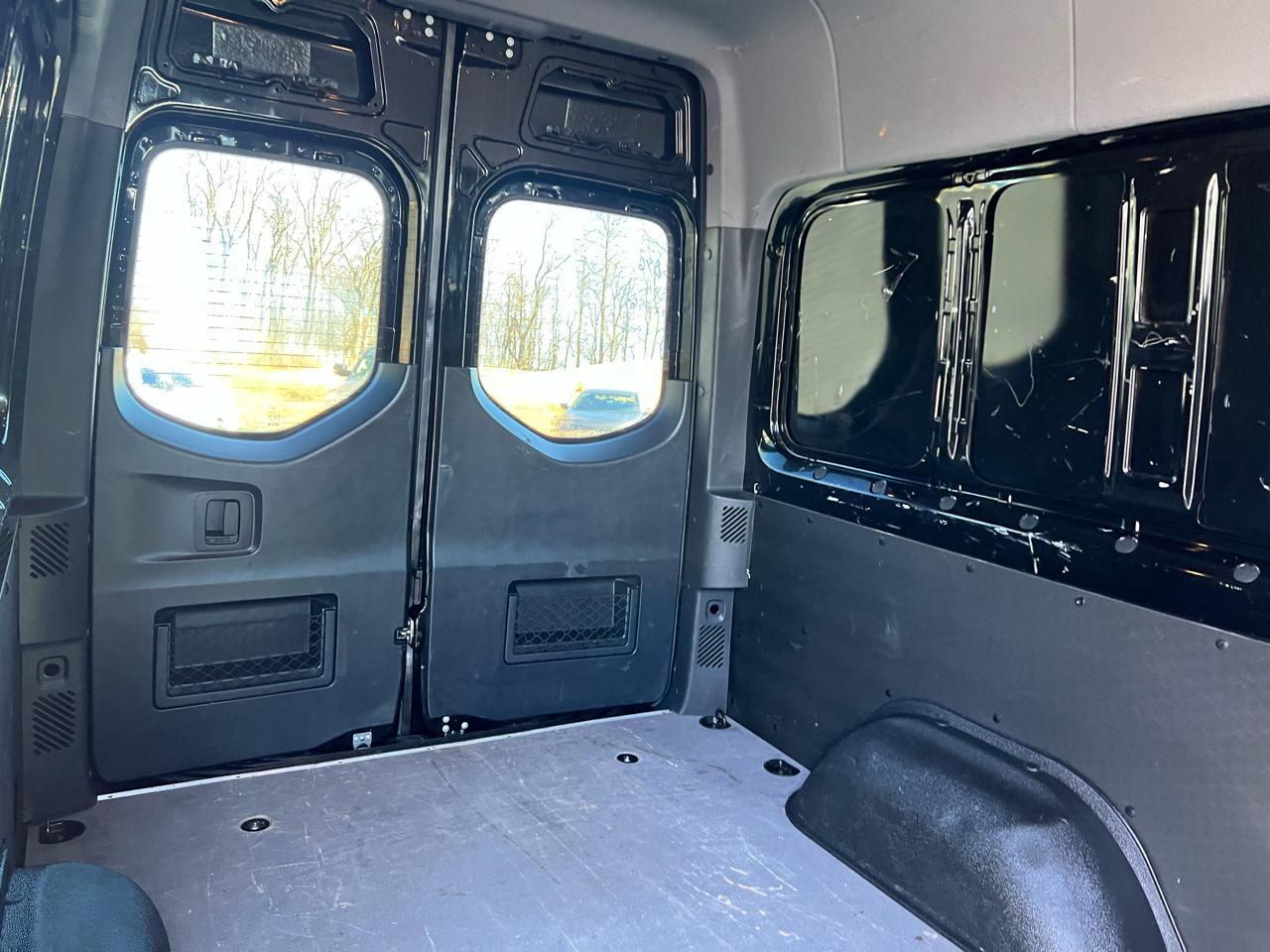 Mercedes-Benz Sprinter Crew Van 2500 Standard Roof V6 144" RWD 2021