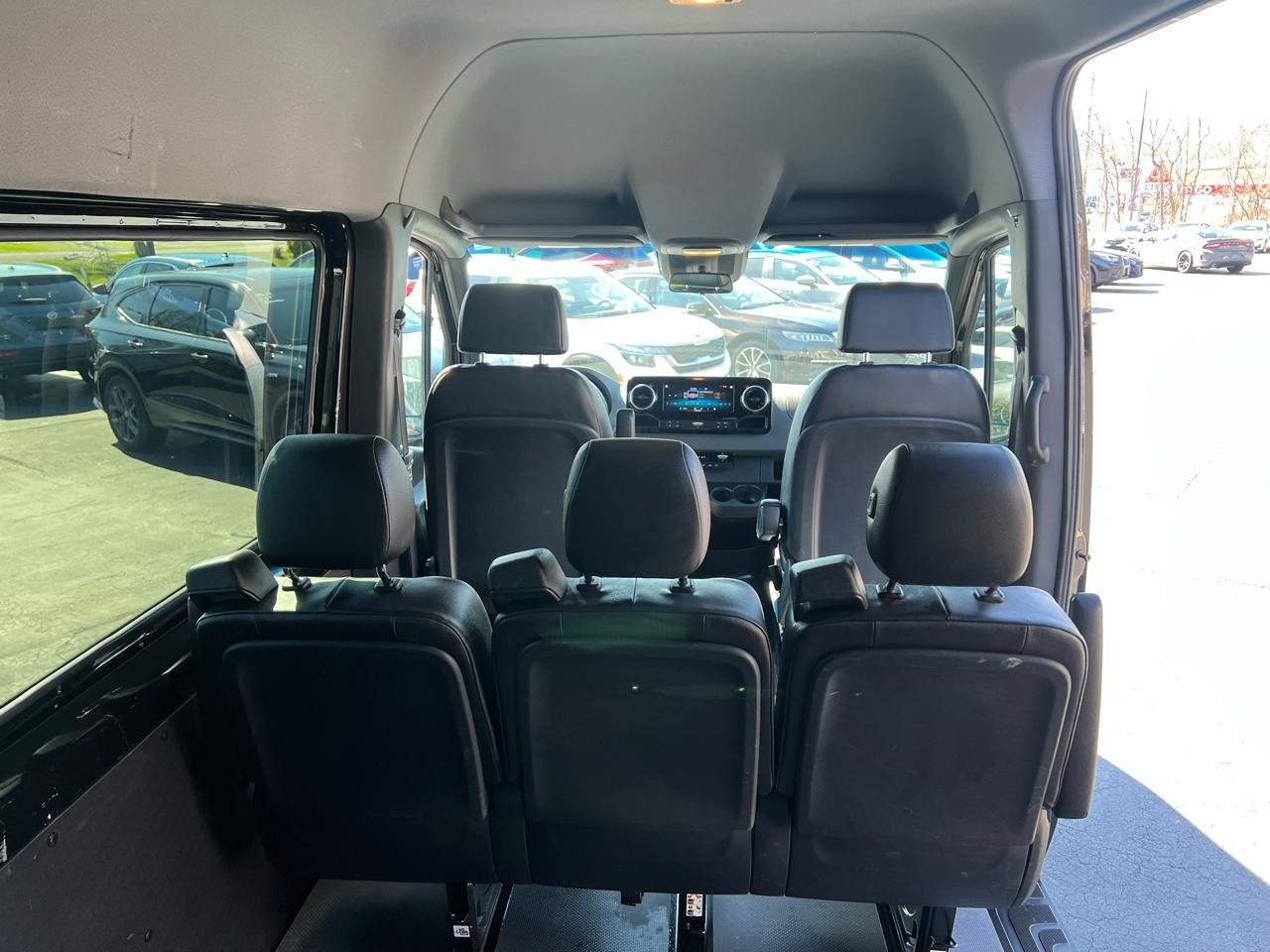 Mercedes-Benz Sprinter Crew Van 2500 Standard Roof V6 144" RWD 2021