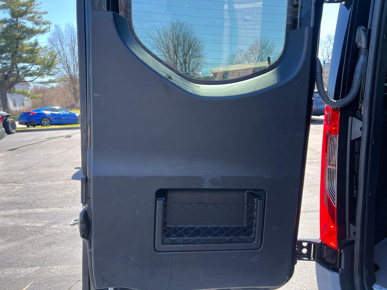 Mercedes-Benz Sprinter Crew Van 2500 Standard Roof V6 144" RWD 2021