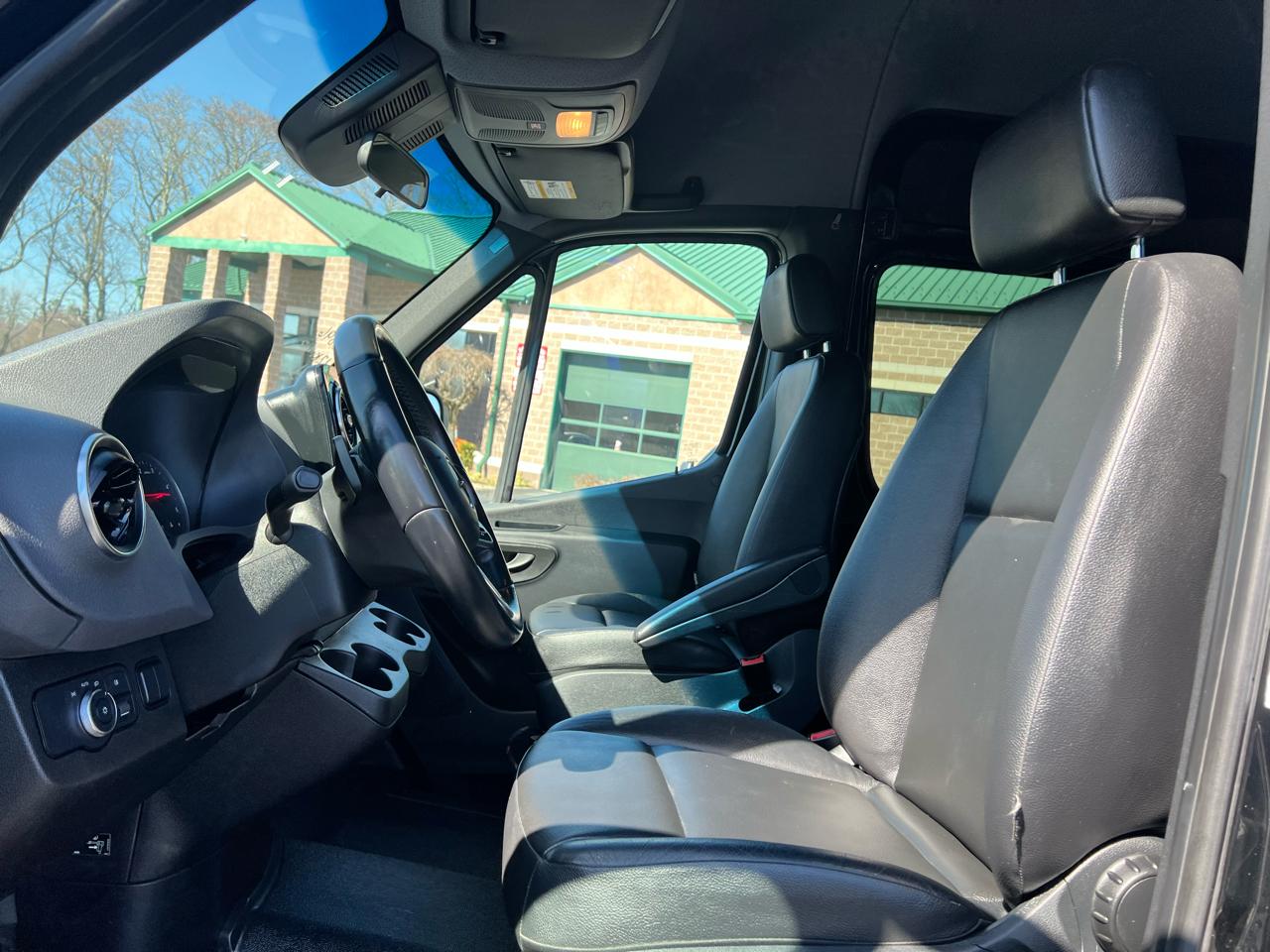 Mercedes-Benz Sprinter Crew Van 2500 Standard Roof V6 144" RWD 2021