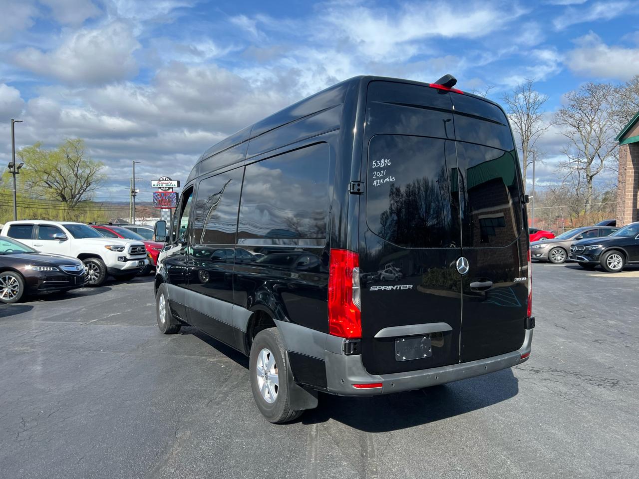 Mercedes-Benz Sprinter Crew Van 2500 Standard Roof V6 144" RWD 2021