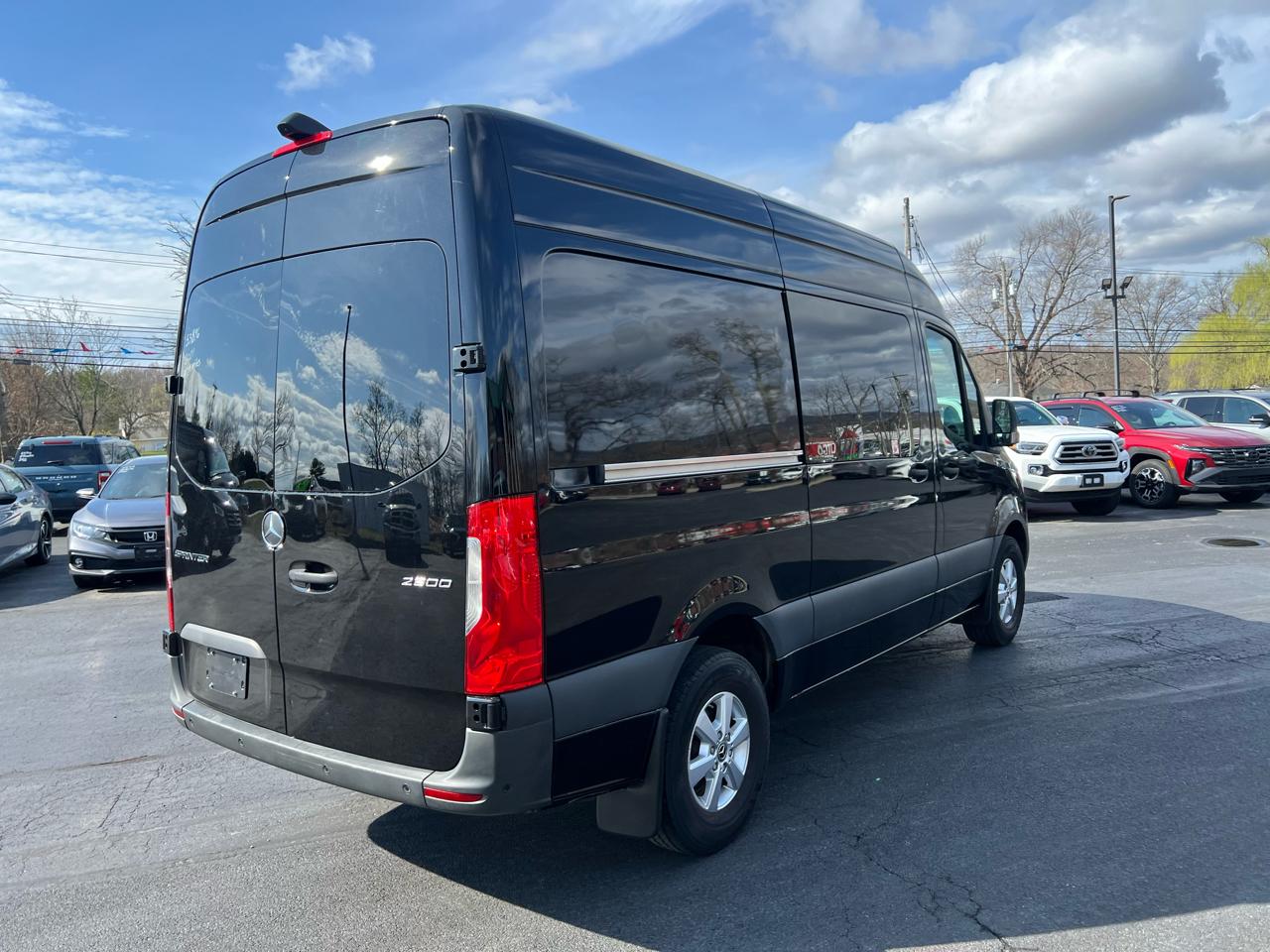 Mercedes-Benz Sprinter Crew Van 2500 Standard Roof V6 144" RWD 2021