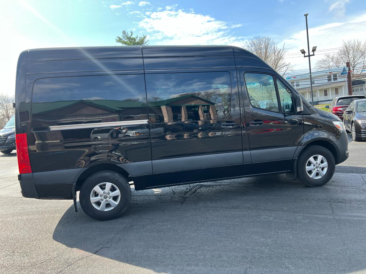 Mercedes-Benz Sprinter Crew Van 2500 Standard Roof V6 144" RWD 2021