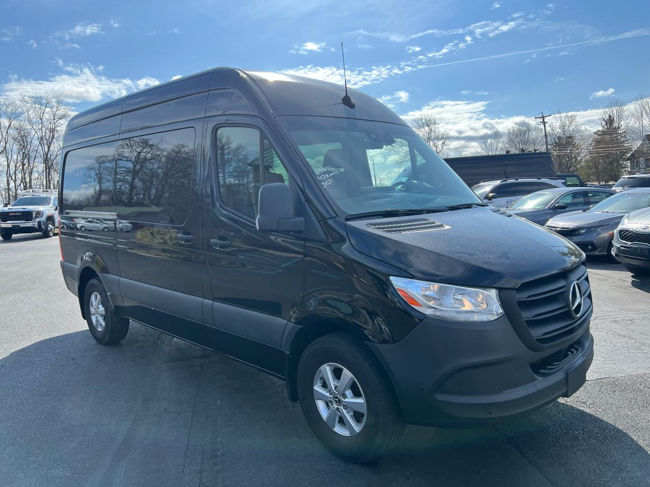 Mercedes-Benz Sprinter Crew Van 2500 Standard Roof V6 144" RWD 2021