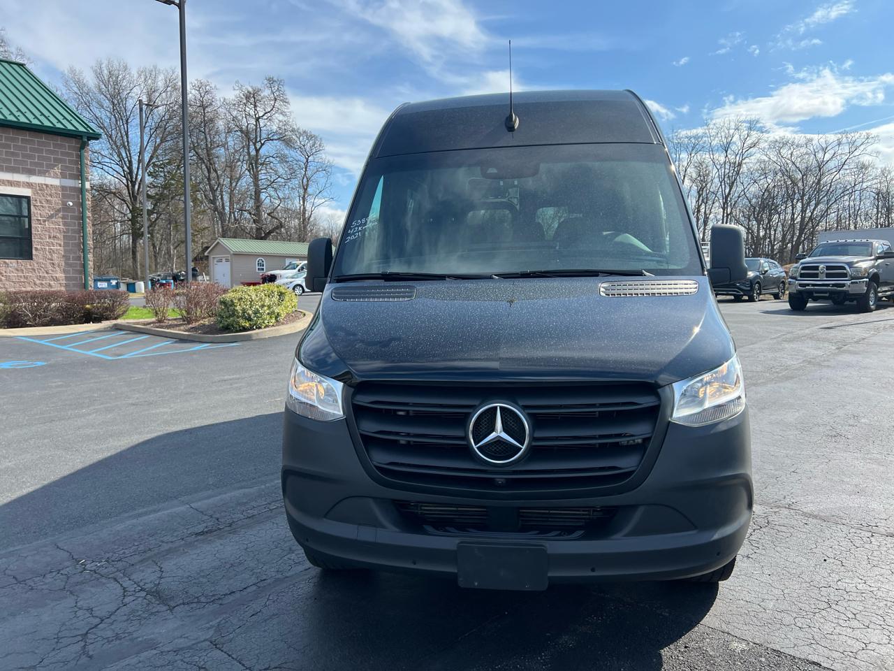 Mercedes-Benz Sprinter Crew Van 2500 Standard Roof V6 144" RWD 2021