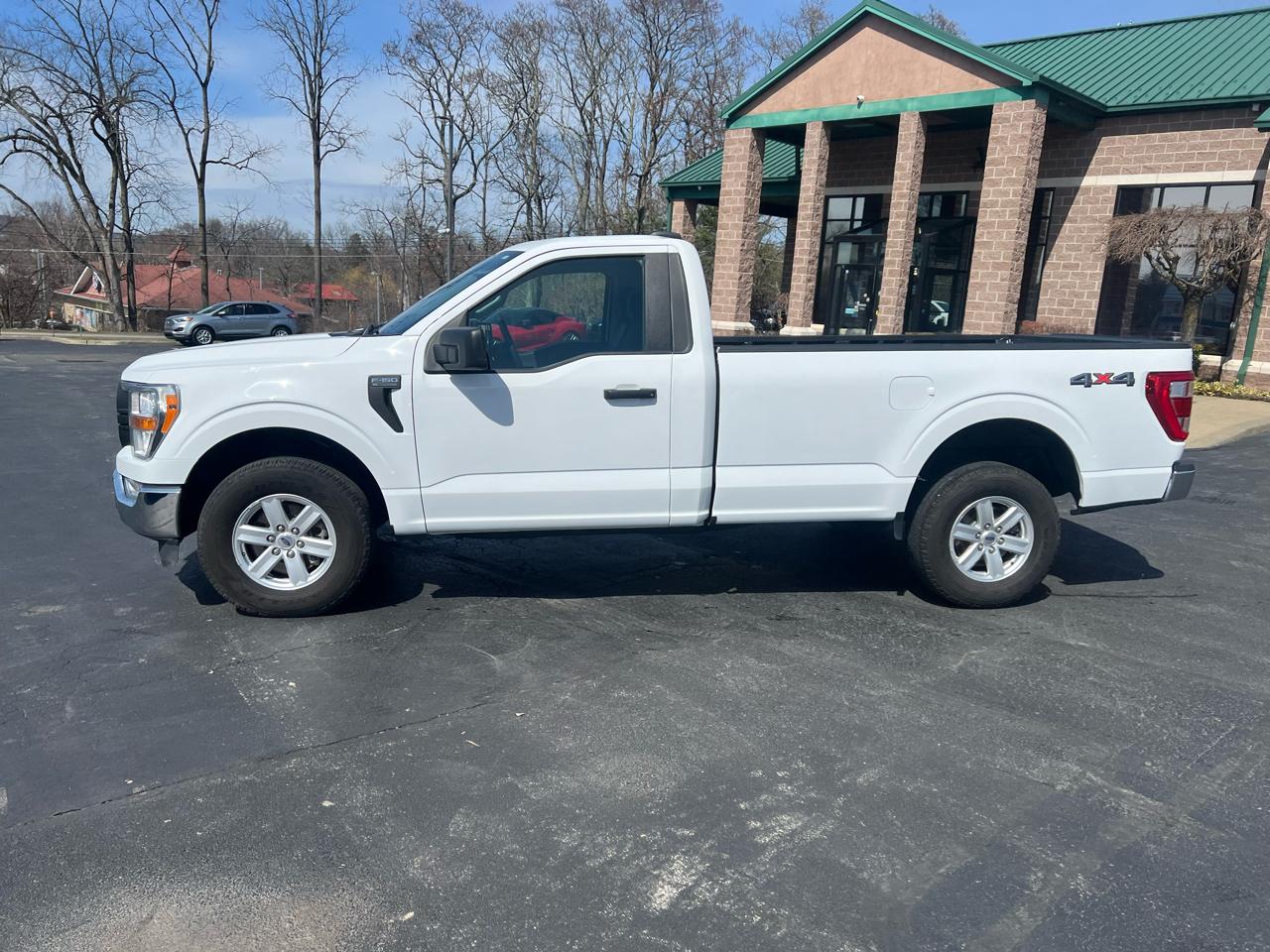 Ford F-150 XLT 4WD Reg Cab 8' Box 2022
