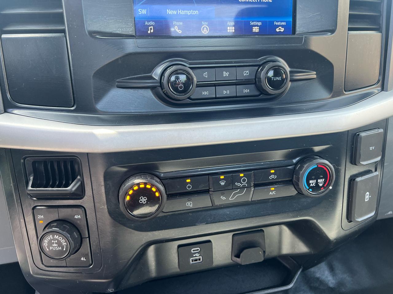 Ford F-150 XLT 4WD Reg Cab 8' Box 2022