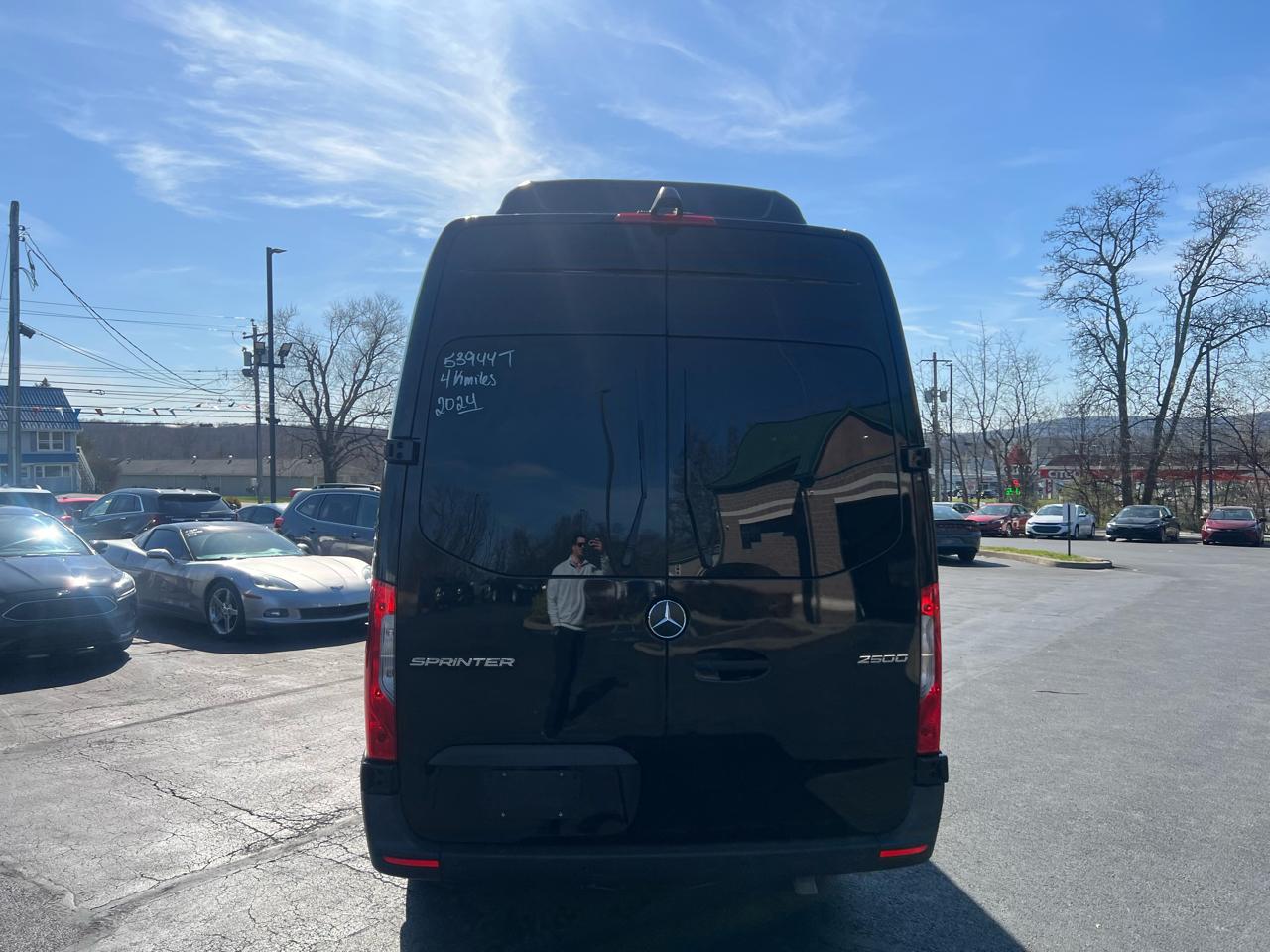 Mercedes-Benz Sprinter Passenger Van 2500 High Roof I4 Diesel HO 170" RWD 2024