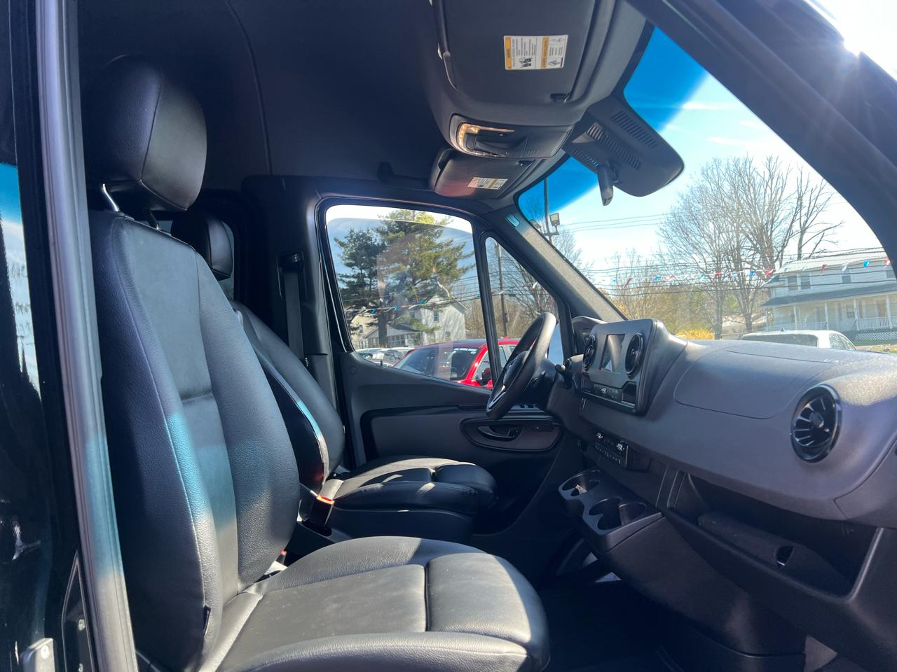 Mercedes-Benz Sprinter Passenger Van 2500 High Roof I4 Diesel HO 170" RWD 2024