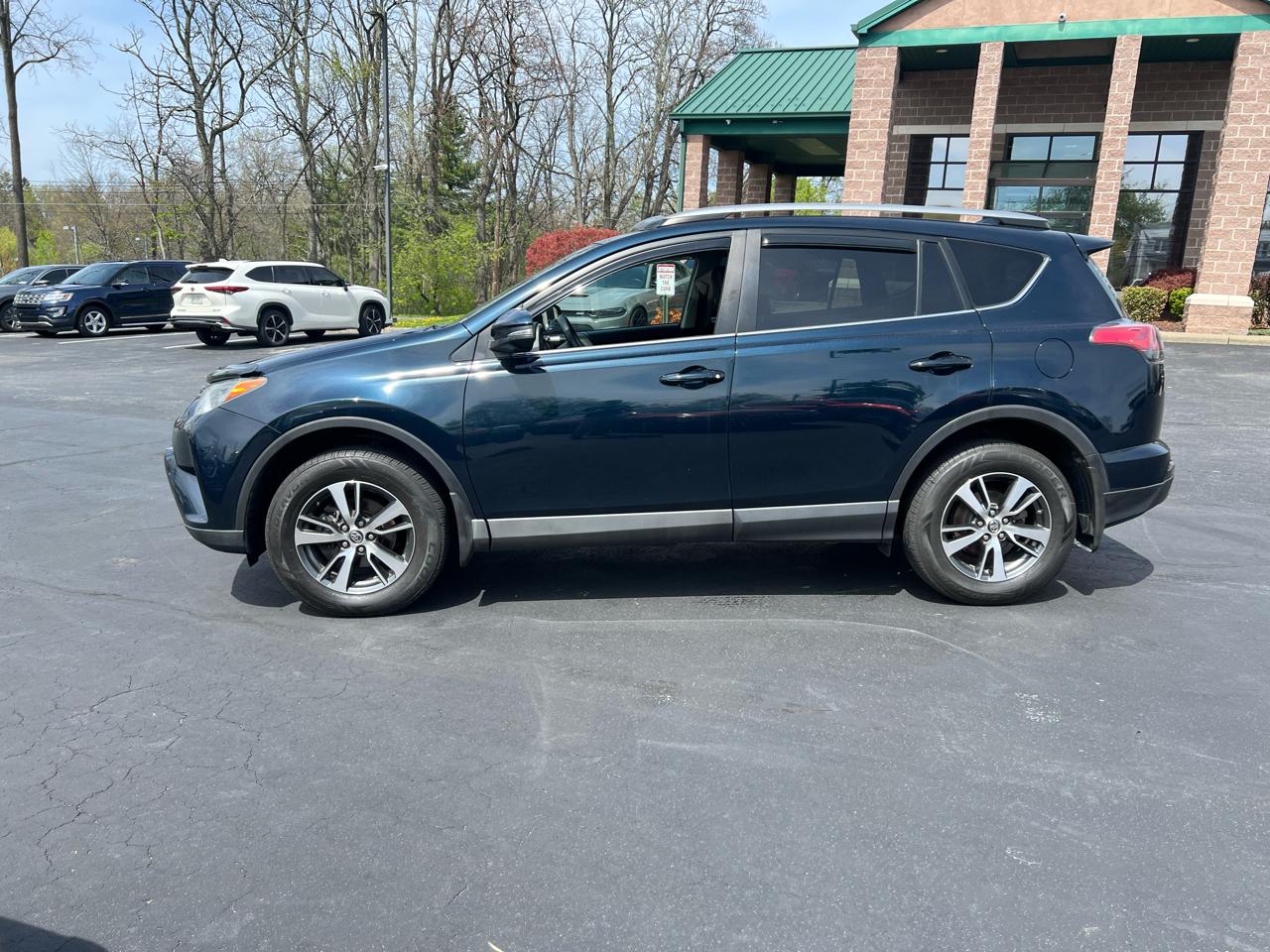 Toyota RAV4 Adventure AWD (Natl) 2018