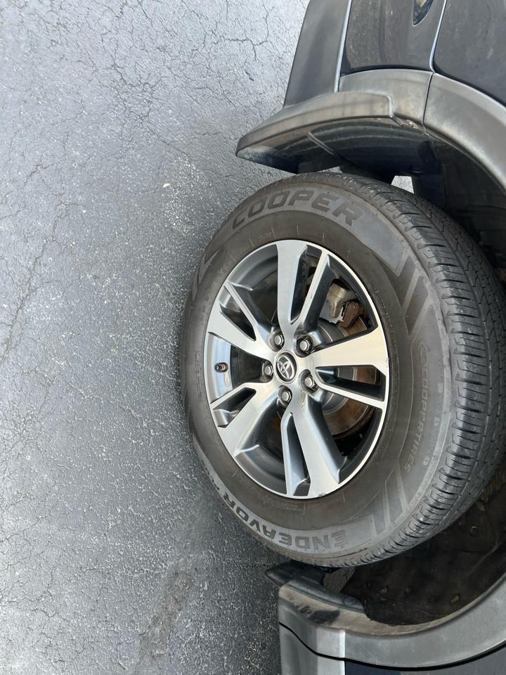 Toyota RAV4 Adventure AWD (Natl) 2018