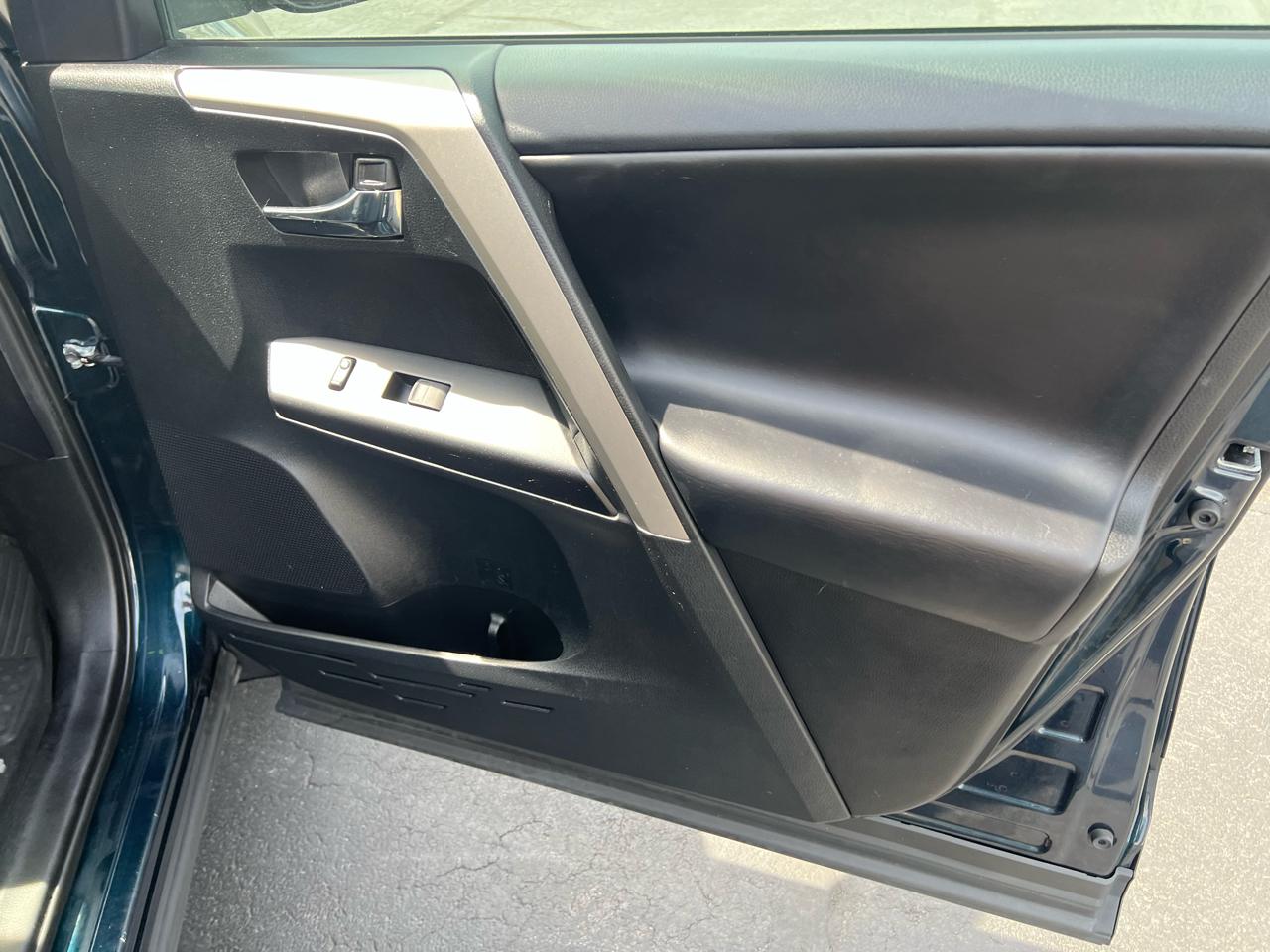 Toyota RAV4 Adventure AWD (Natl) 2018