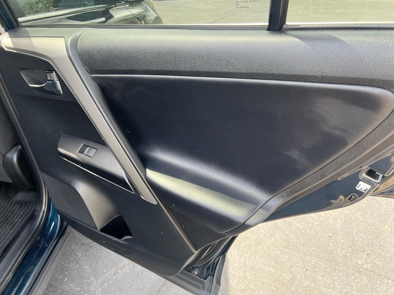 Toyota RAV4 Adventure AWD (Natl) 2018