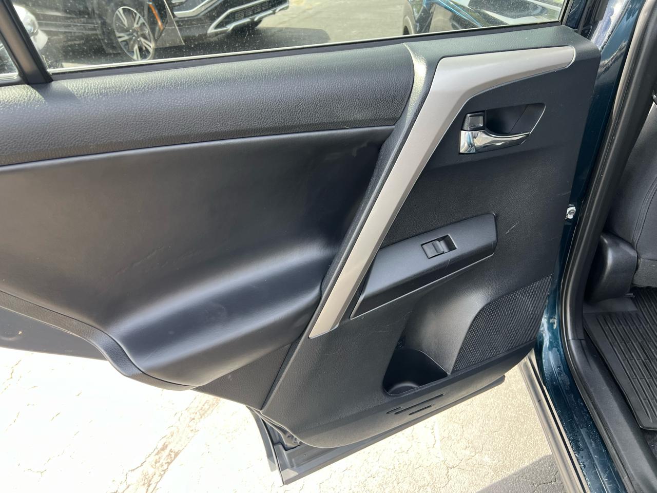 Toyota RAV4 Adventure AWD (Natl) 2018