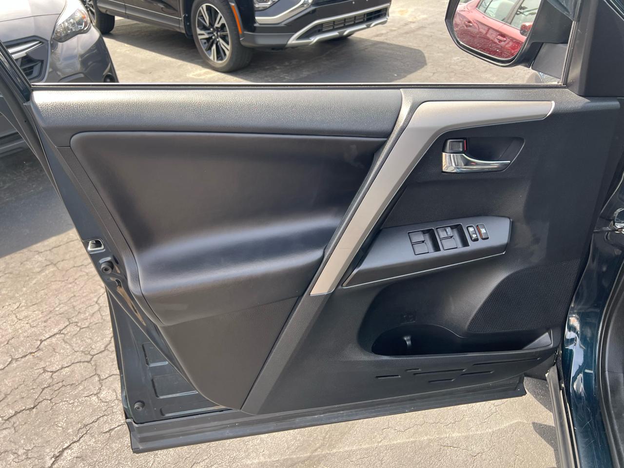 Toyota RAV4 Adventure AWD (Natl) 2018