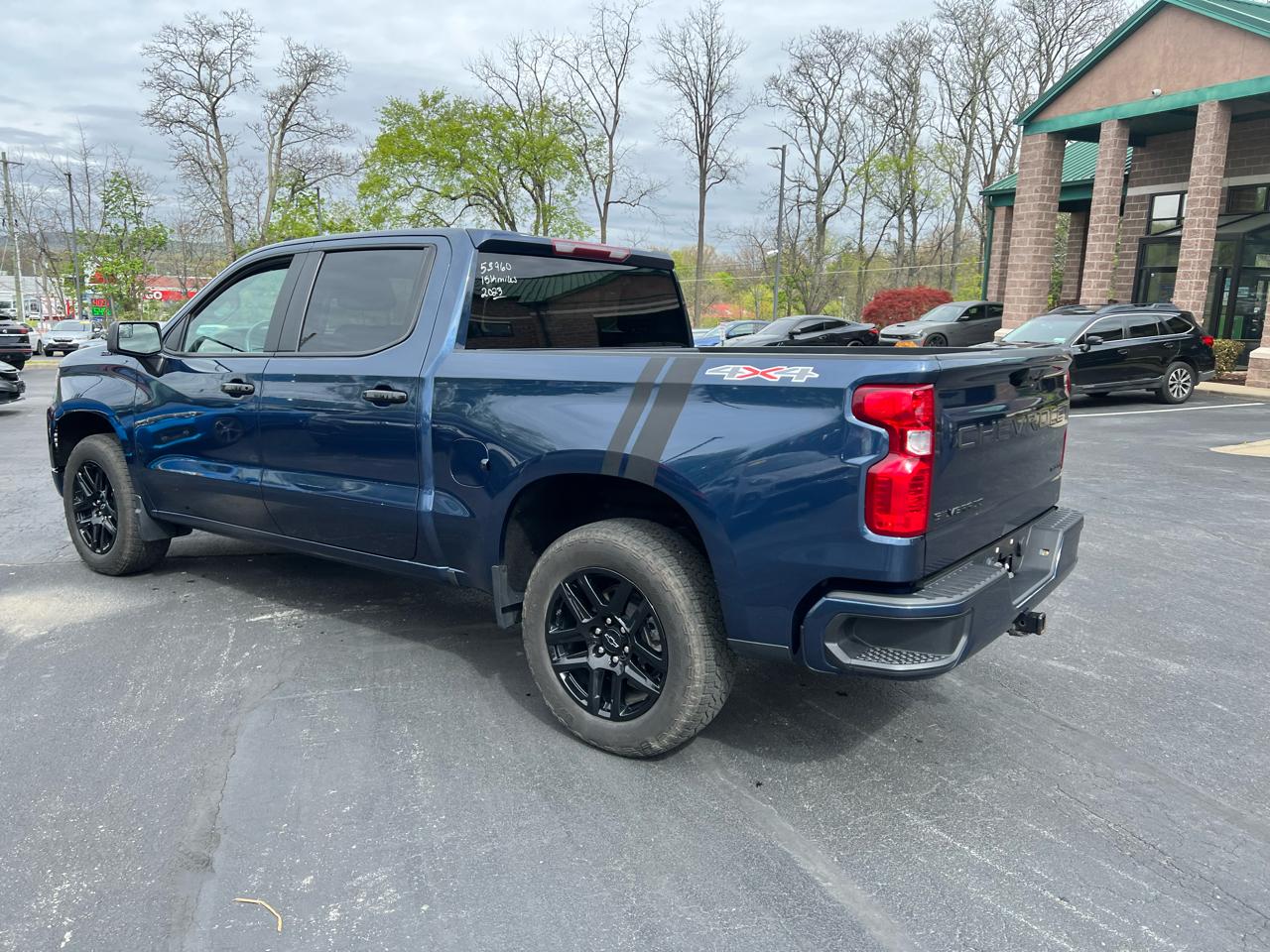 Chevrolet Silverado 1500 4WD Crew Cab 147" Custom 2023