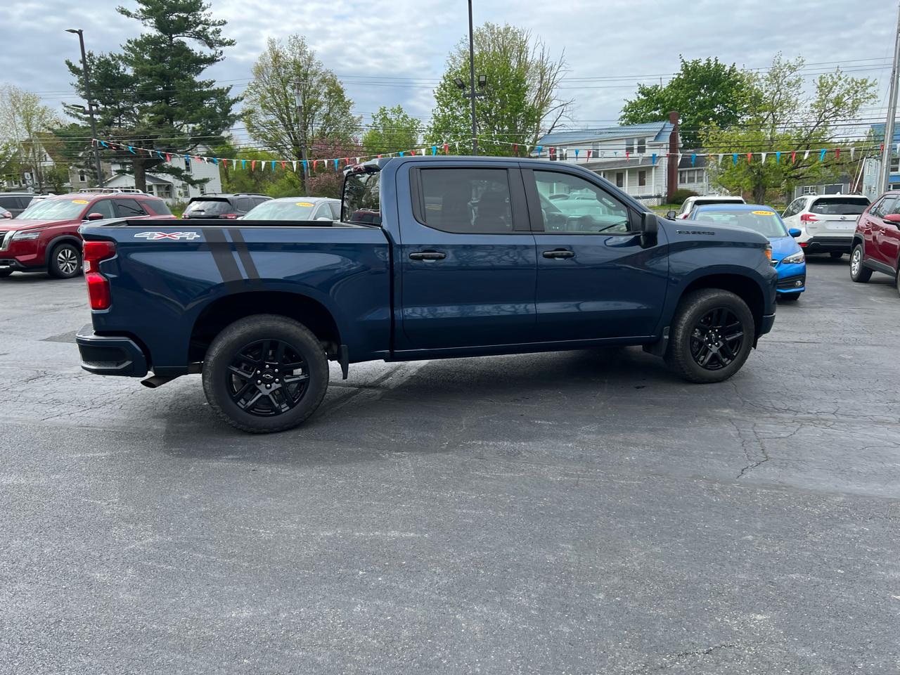 Chevrolet Silverado 1500 4WD Crew Cab 147" Custom 2023
