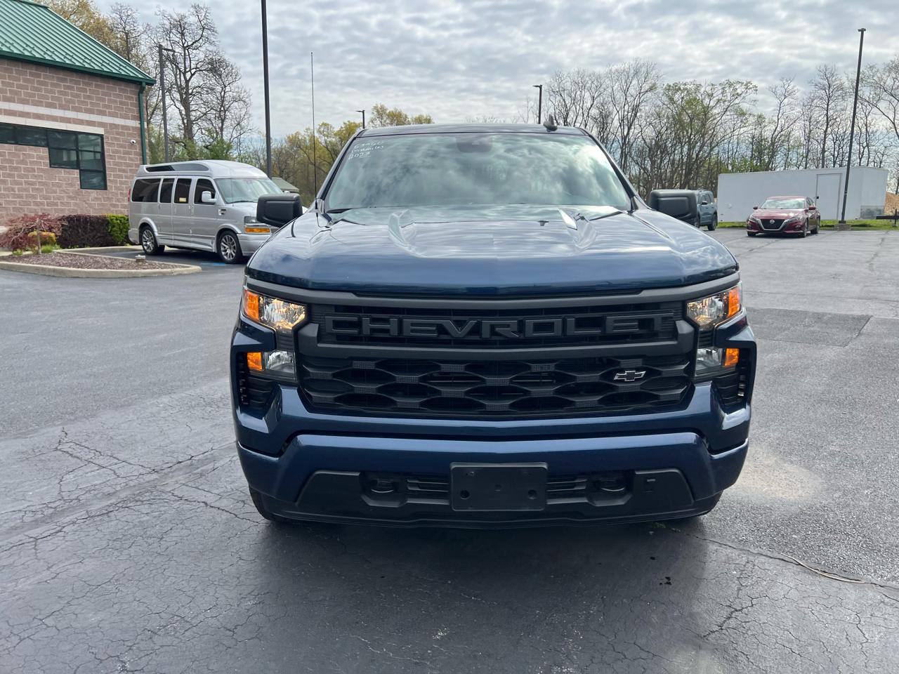 Chevrolet Silverado 1500 4WD Crew Cab 147" Custom 2023