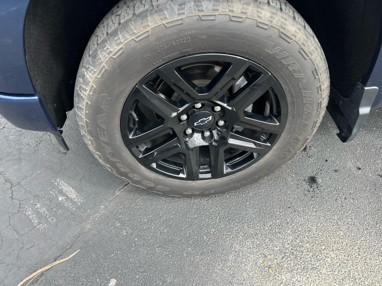 Chevrolet Silverado 1500 4WD Crew Cab 147" Custom 2023