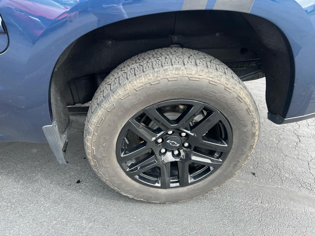 Chevrolet Silverado 1500 4WD Crew Cab 147" Custom 2023