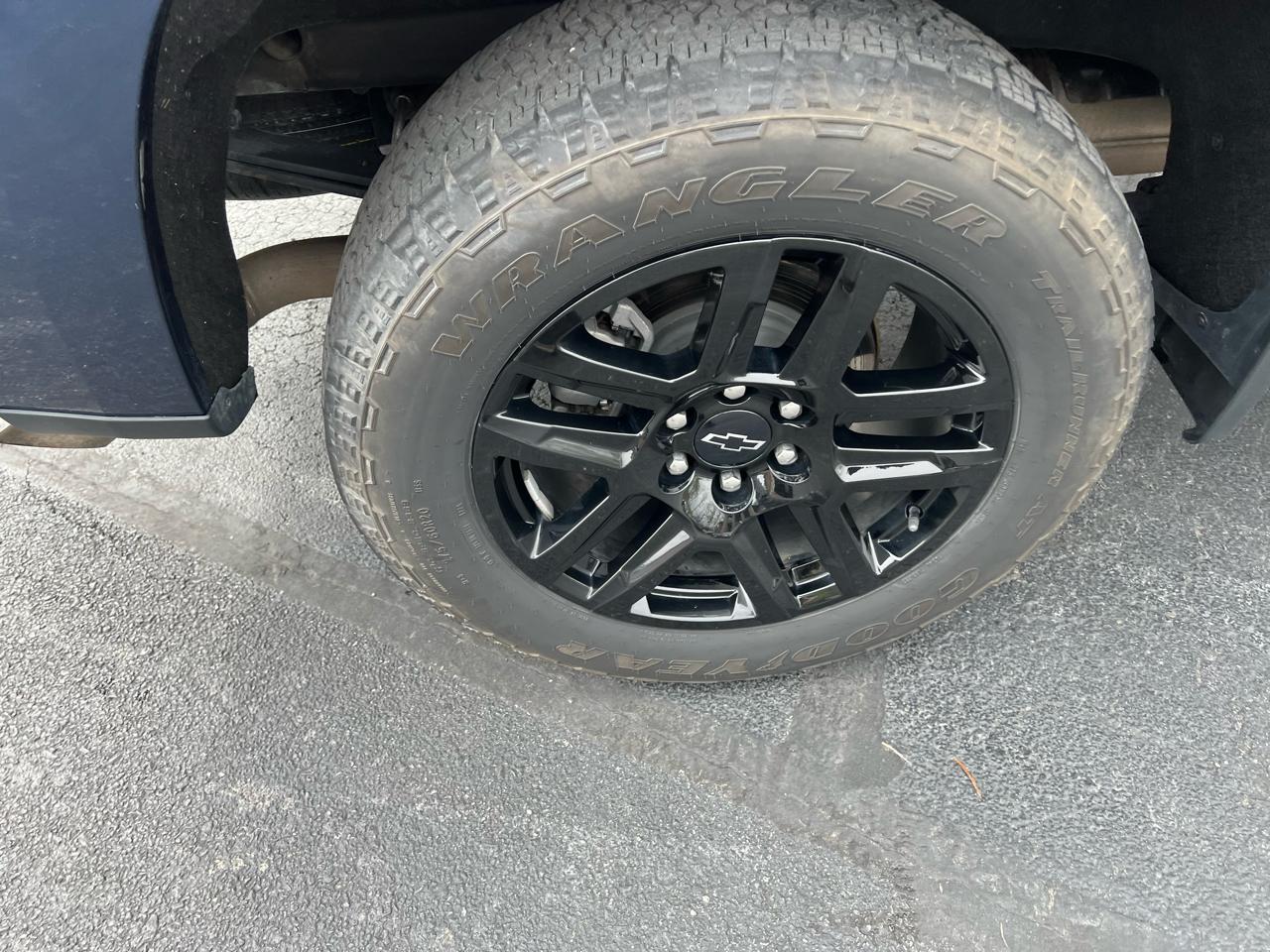Chevrolet Silverado 1500 4WD Crew Cab 147" Custom 2023