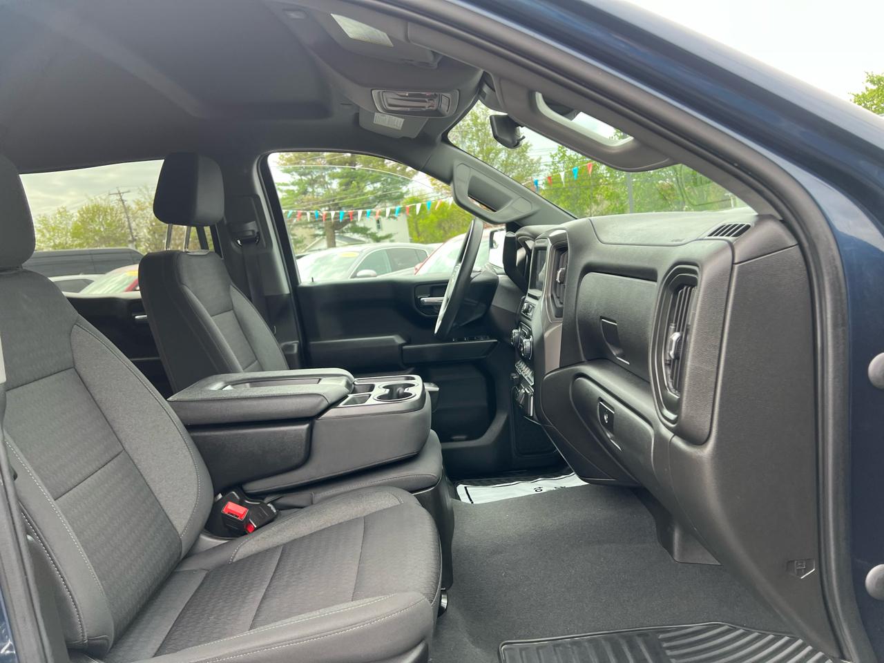Chevrolet Silverado 1500 4WD Crew Cab 147" Custom 2023