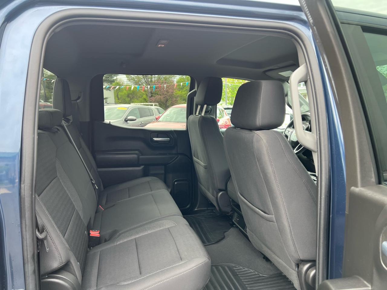 Chevrolet Silverado 1500 4WD Crew Cab 147" Custom 2023