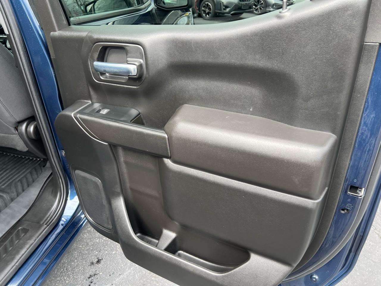 Chevrolet Silverado 1500 4WD Crew Cab 147" Custom 2023