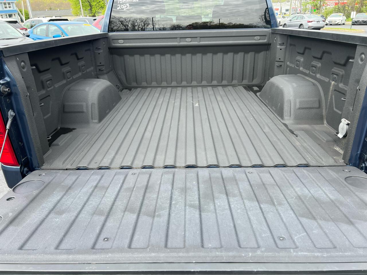Chevrolet Silverado 1500 4WD Crew Cab 147" Custom 2023