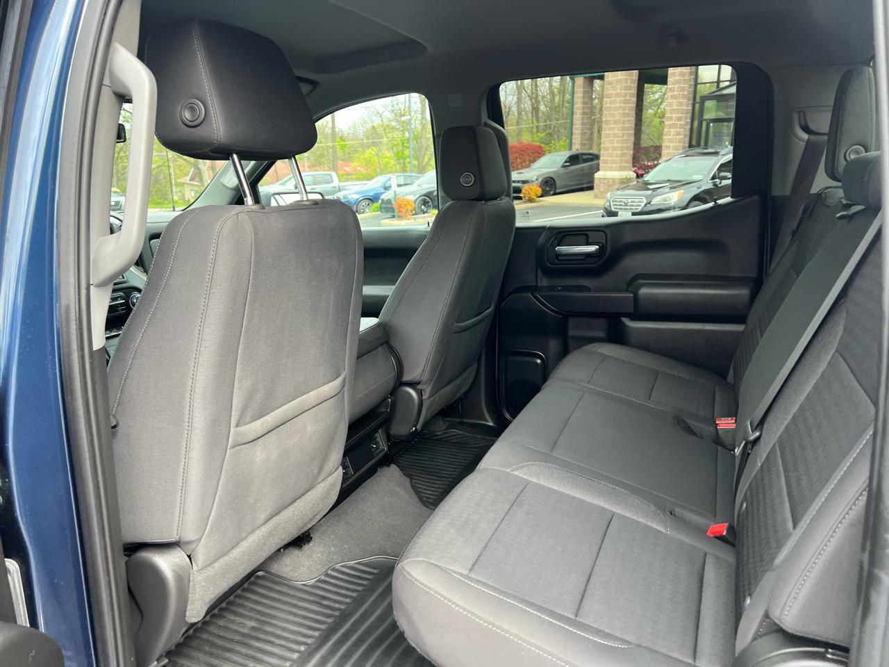 Chevrolet Silverado 1500 4WD Crew Cab 147" Custom 2023