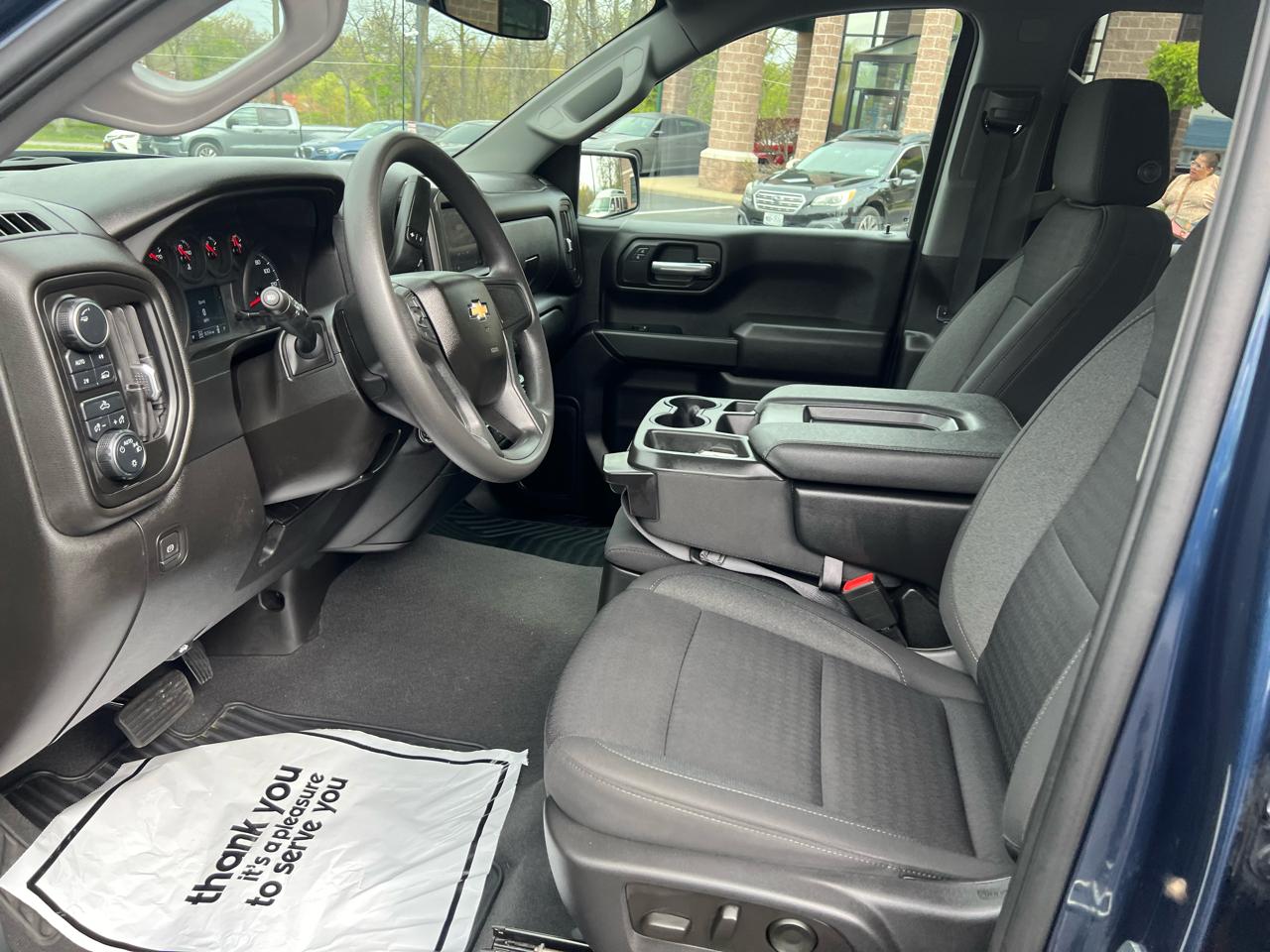Chevrolet Silverado 1500 4WD Crew Cab 147" Custom 2023